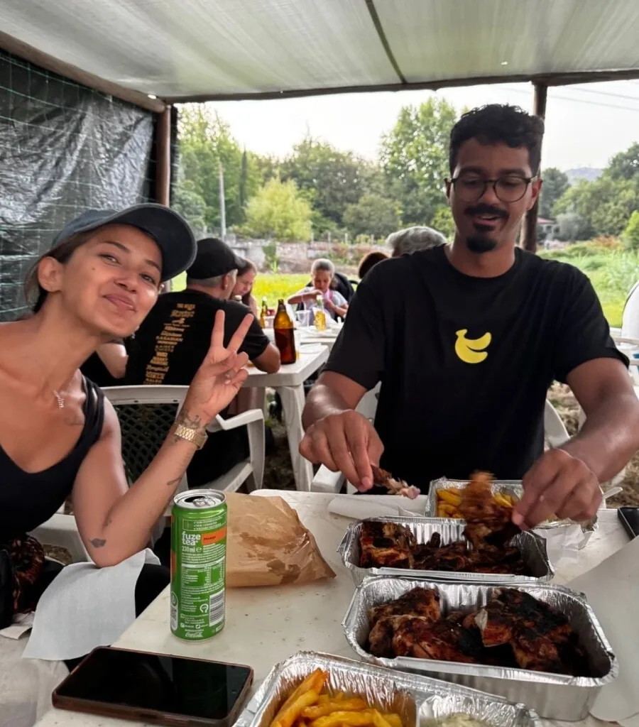 Leo and Veronica having dinner during the Vilar de Mouros campaign
