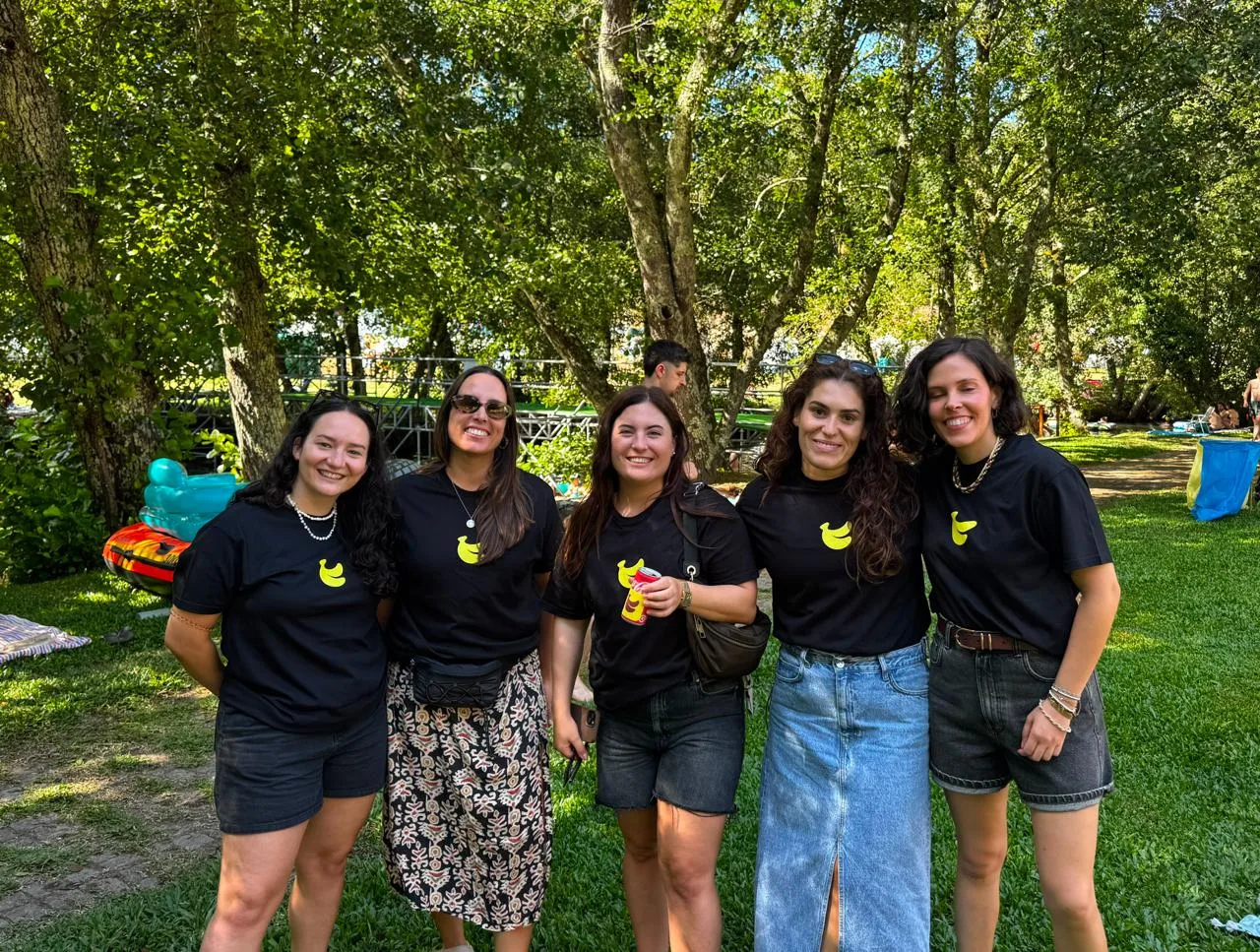 Friends wearing BananaSplit T-shirts by the Paredes de Coura river