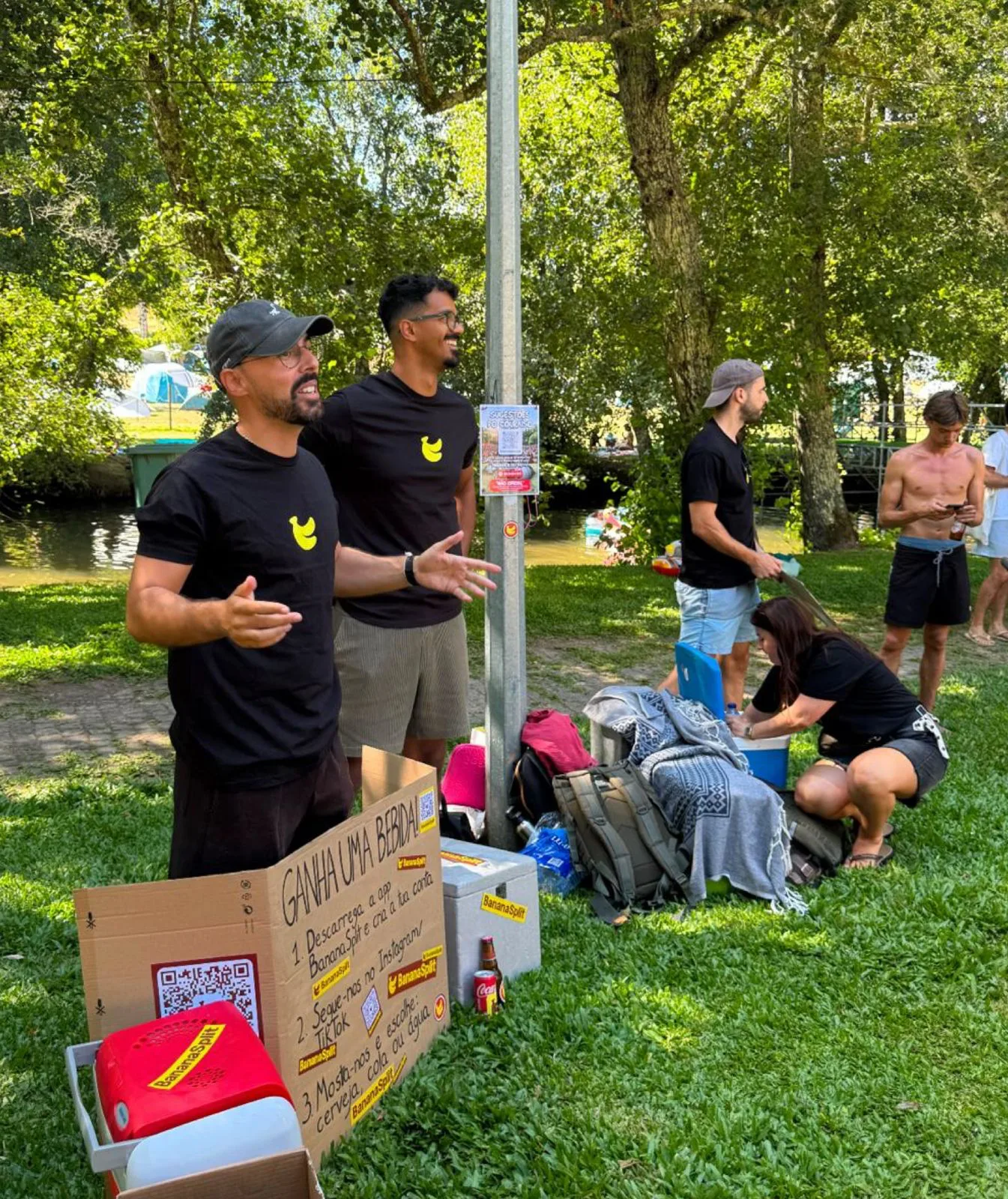 The BananaSplit team during its first campaign by the Paredes de Coura river