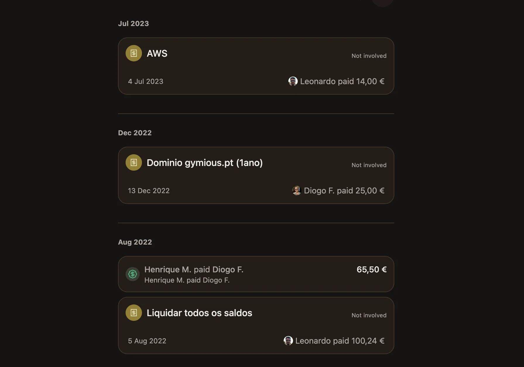 Actividad de grupo en BananaSplit mostrando gastos y pagos importados desde Splitwise organizados por mes